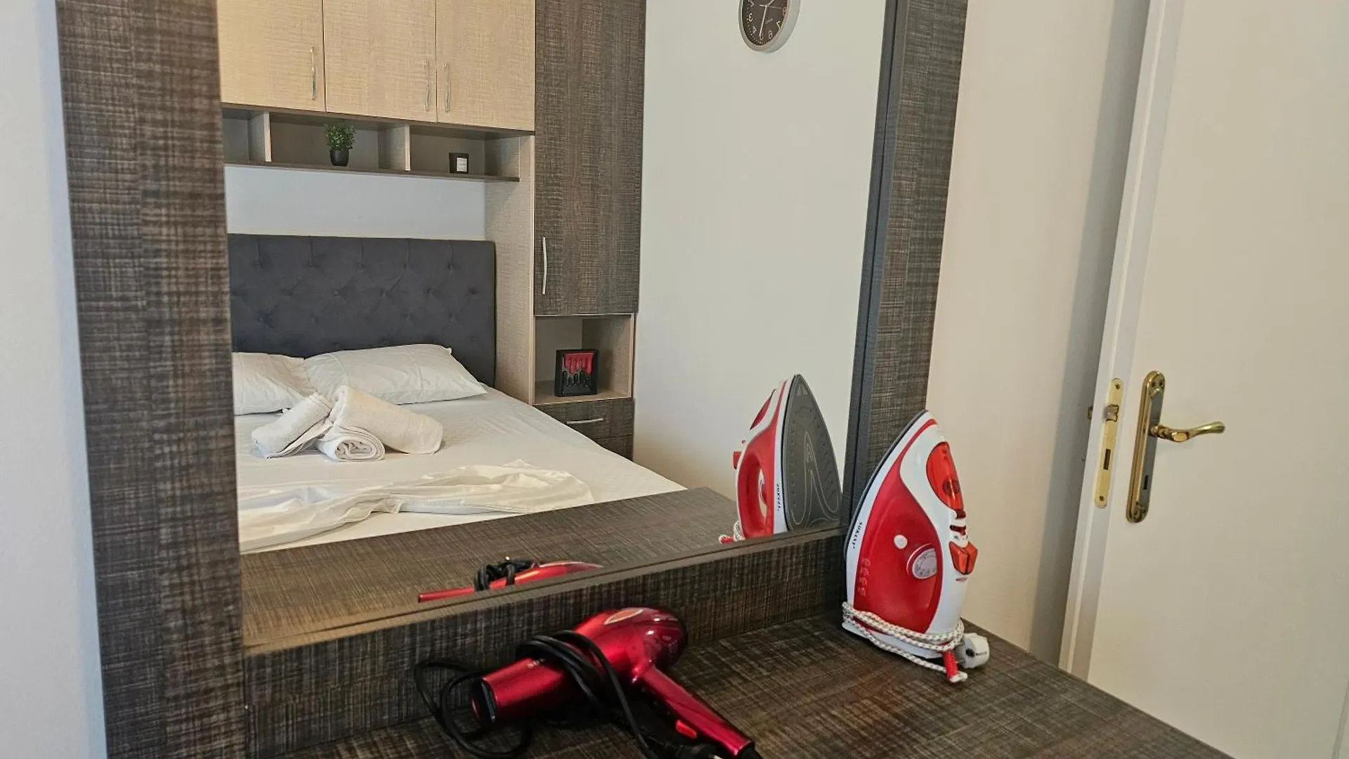Bral Apartment 5 - Beachfront دراس